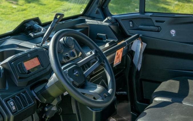 2025 Can-Am™ Defender DPS CAB HD9