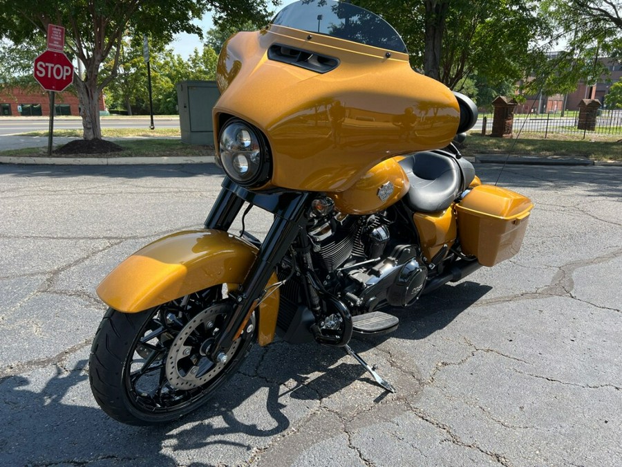 2023 FLHXS Street Glide® Special in Prospect Gold