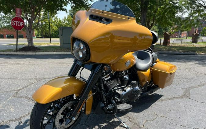 2023 FLHXS Street Glide® Special in Prospect Gold