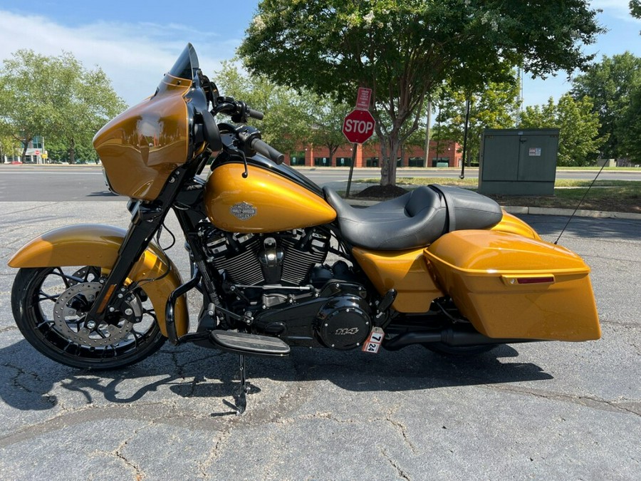 2023 FLHXS Street Glide® Special in Prospect Gold