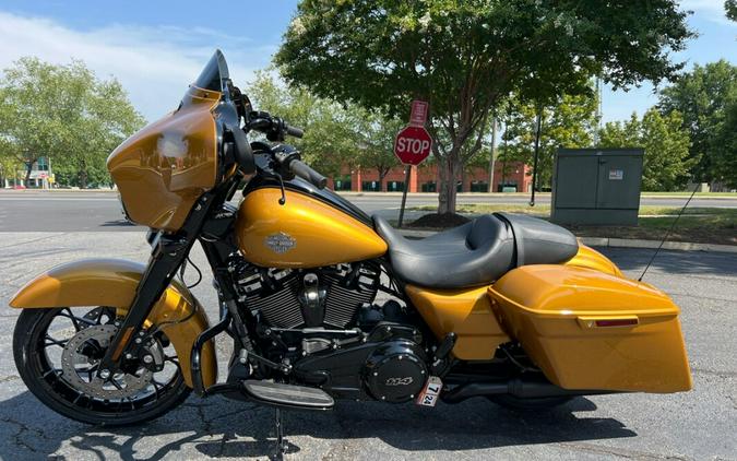 2023 FLHXS Street Glide® Special in Prospect Gold