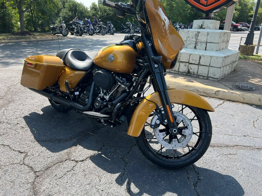 2023 FLHXS Street Glide® Special in Prospect Gold