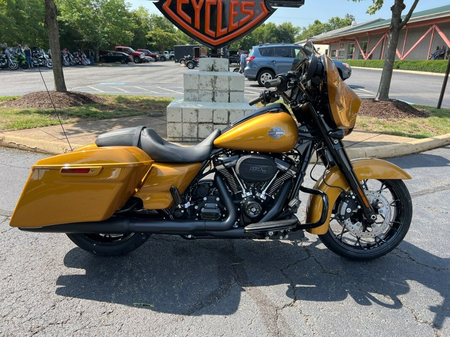 2023 FLHXS Street Glide® Special in Prospect Gold