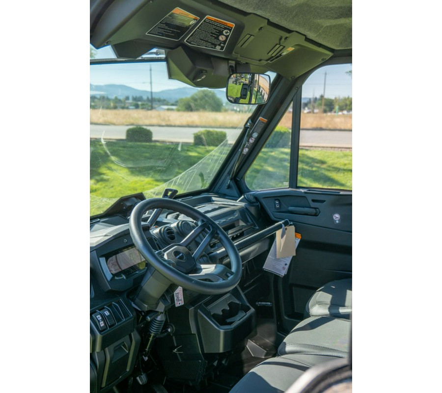 2025 Can-Am™ Defender Limited HD10