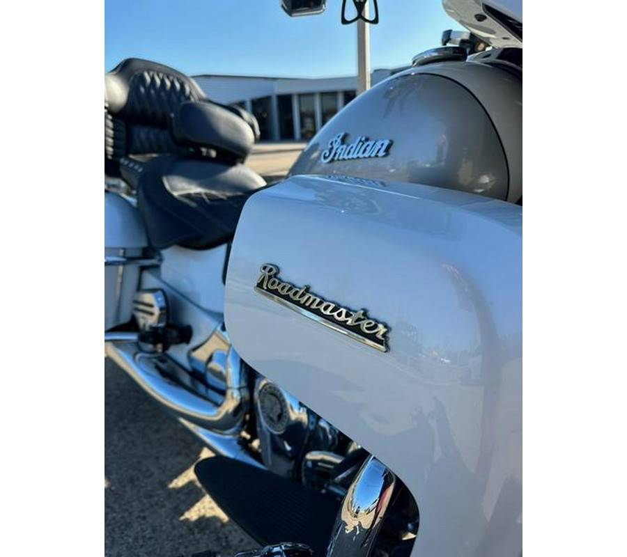 2019 Indian Motorcycle® Roadmaster® Pearl White / Star Silver