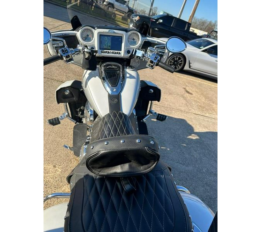 2019 Indian Motorcycle® Roadmaster® Pearl White / Star Silver