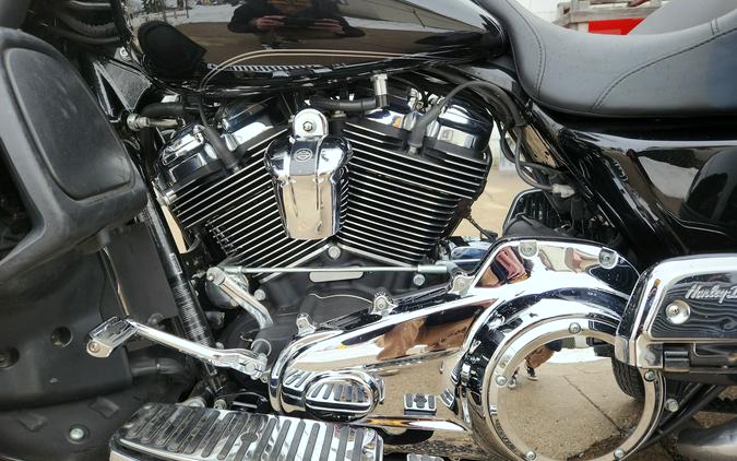 2017 Harley-Davidson® Tri Glide - FP8498