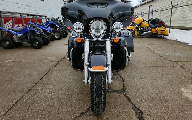 2017 Harley-Davidson® Tri Glide - FP8498