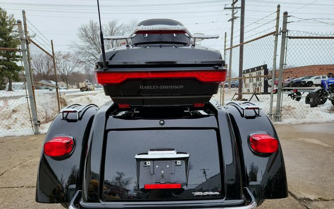 2017 Harley-Davidson® Tri Glide - FP8498