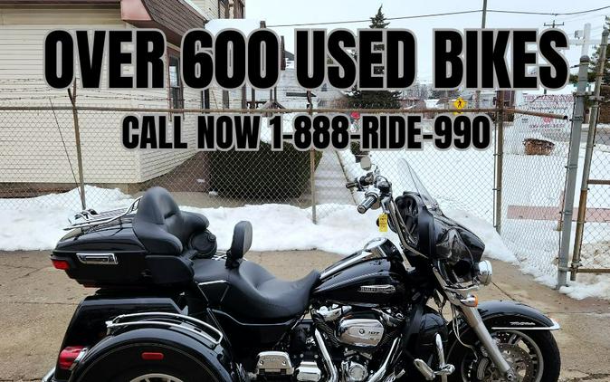 2017 Harley-Davidson® Tri Glide - FP8498