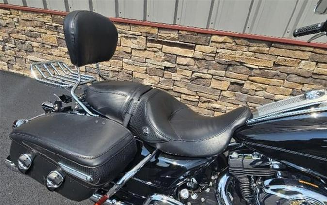 2011 Harley-Davidson® FLHRC - Road King® Classic