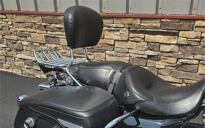 2011 Harley-Davidson® FLHRC - Road King® Classic