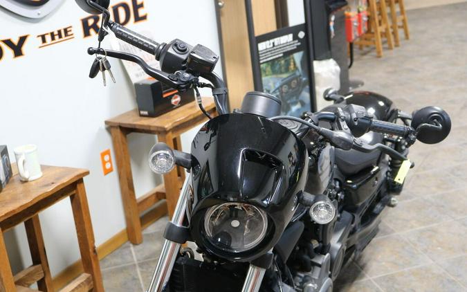 RH975 2022 Nightster™