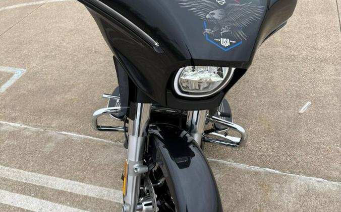 2026 Harley-Davidson® Street Glide® Midnight Ember Chrome Trim