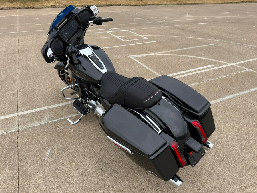 2026 Harley-Davidson® Street Glide® Midnight Ember Chrome Trim