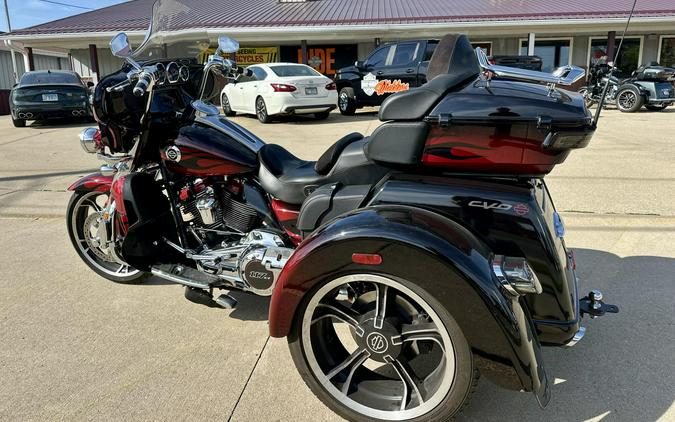 FLHTCUTGSE 2022 CVO™ Tri Glide®