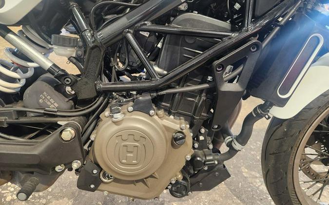 2022 Husqvarna SVARTPILEN 401