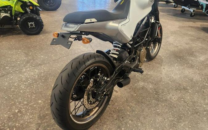 2022 Husqvarna SVARTPILEN 401