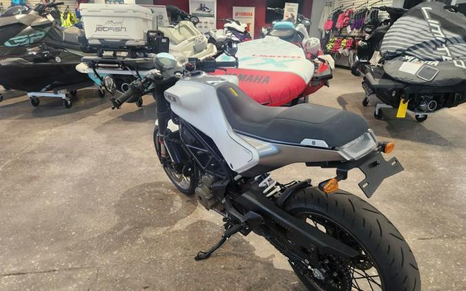 2022 Husqvarna SVARTPILEN 401