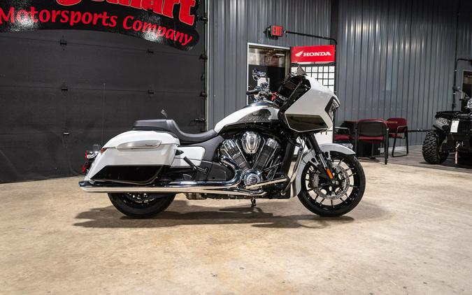 2025 Indian Motorcycle Challenger® Limited with PowerBand Audio Package