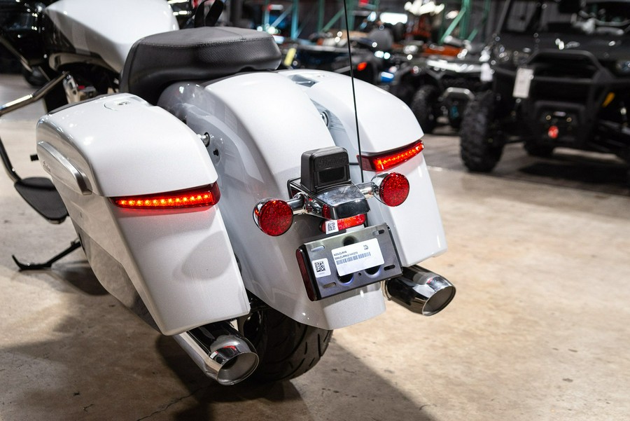 2025 Indian Motorcycle Challenger® Limited with PowerBand Audio Package