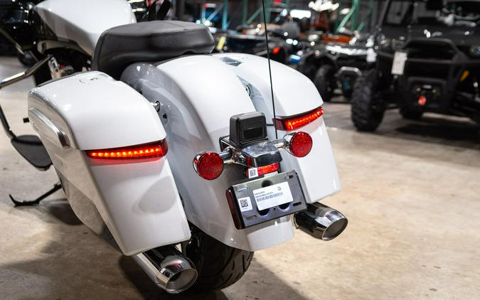 2025 Indian Motorcycle Challenger® Limited with PowerBand Audio Package