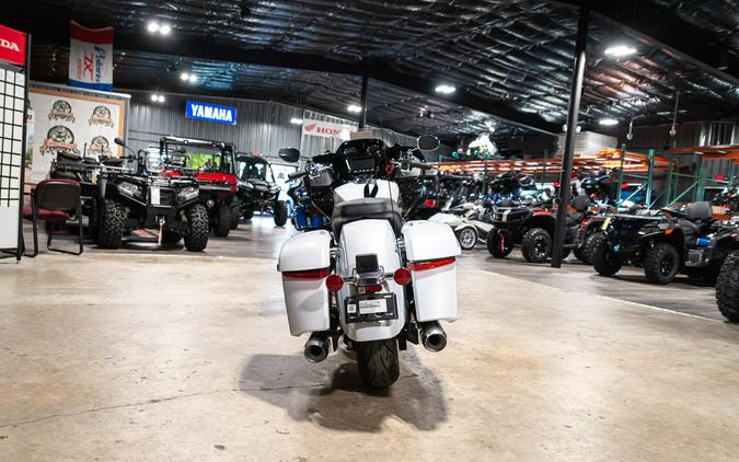 2025 Indian Motorcycle Challenger® Limited with PowerBand Audio Package
