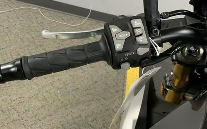 2025 Kawasaki Z900 SE ABS