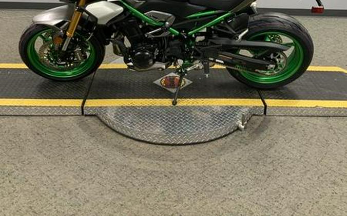 2025 Kawasaki Z900 SE ABS