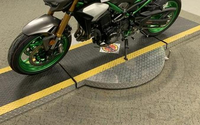 2025 Kawasaki Z900 SE ABS