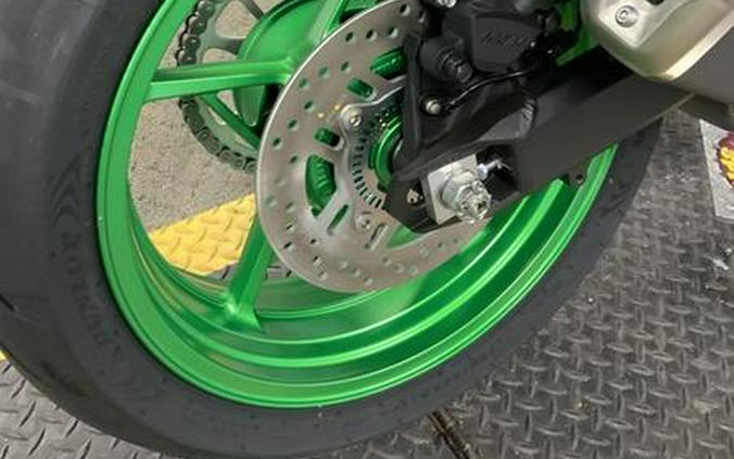 2025 Kawasaki Z900 SE ABS