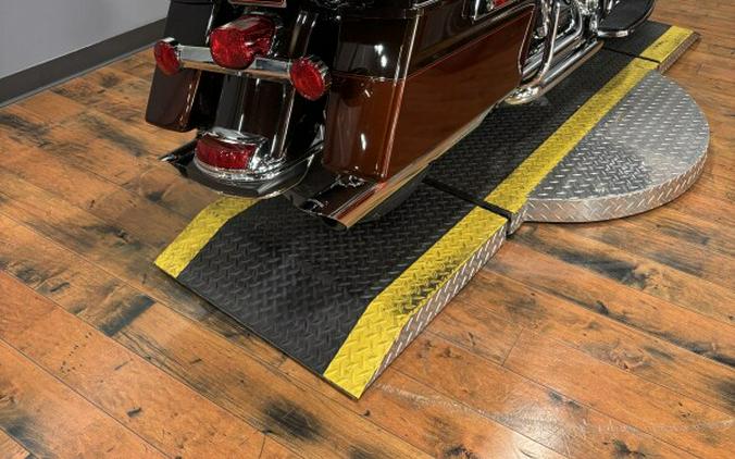 2011 Harley-Davidson® Electra Glide® Ultra Classic® DK/LT ROOT BEER