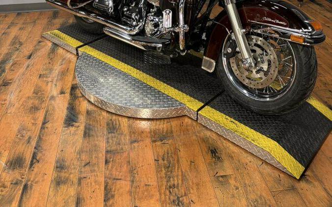 2011 Harley-Davidson® Electra Glide® Ultra Classic® DK/LT ROOT BEER