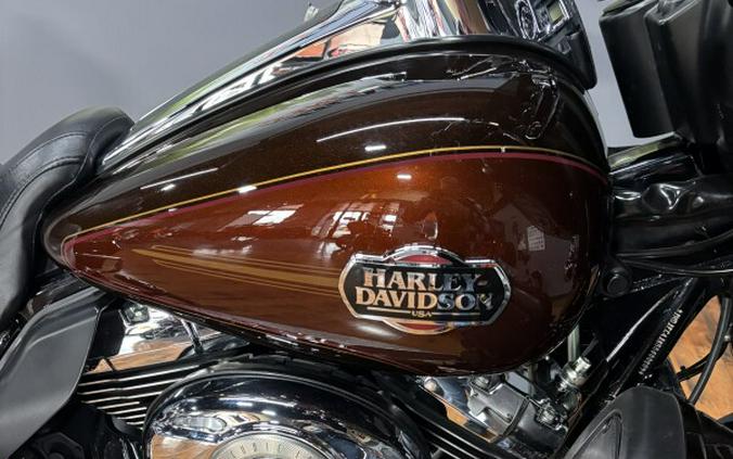 2011 Harley-Davidson® Electra Glide® Ultra Classic® DK/LT ROOT BEER
