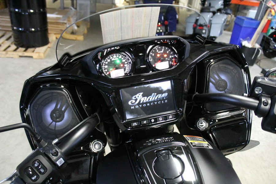 2024 Indian Motorcycle® Challenger Dark Horse® with PowerBand Audio Package