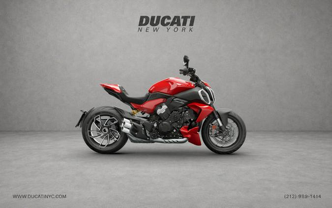 2025 Ducati Diavel V4 Ducati Red