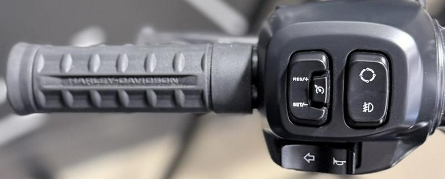 2025 Harley-Davidson® FLHC - Heritage Classic