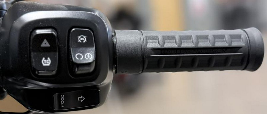 2025 Harley-Davidson® FLHC - Heritage Classic