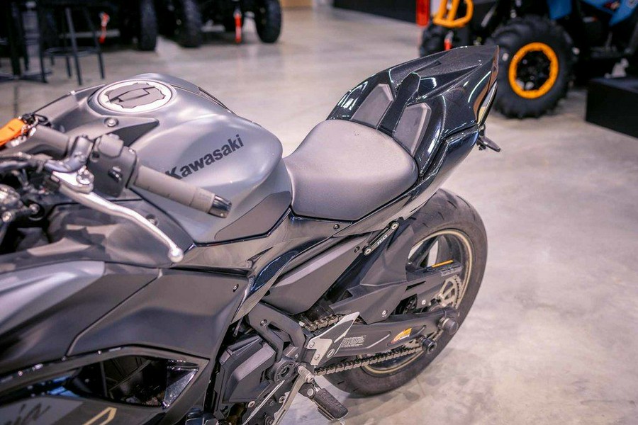 2024 Kawasaki Ninja® 650 Metallic Matte Dark Gray/Metallic Spark Black
