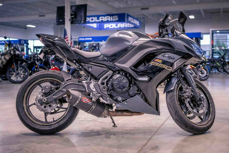 2024 Kawasaki Ninja® 650 Metallic Matte Dark Gray/Metallic Spark Black