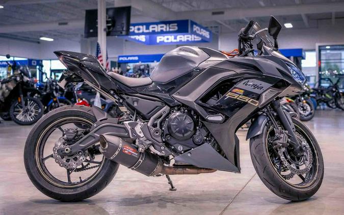 2024 Kawasaki Ninja® 650 Metallic Matte Dark Gray/Metallic Spark Black