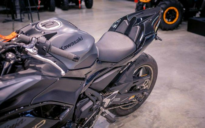 2024 Kawasaki Ninja® 650 Metallic Matte Dark Gray/Metallic Spark Black