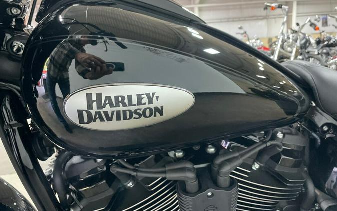 2023 Harley-Davidson® Heritage Classic Vivid Black