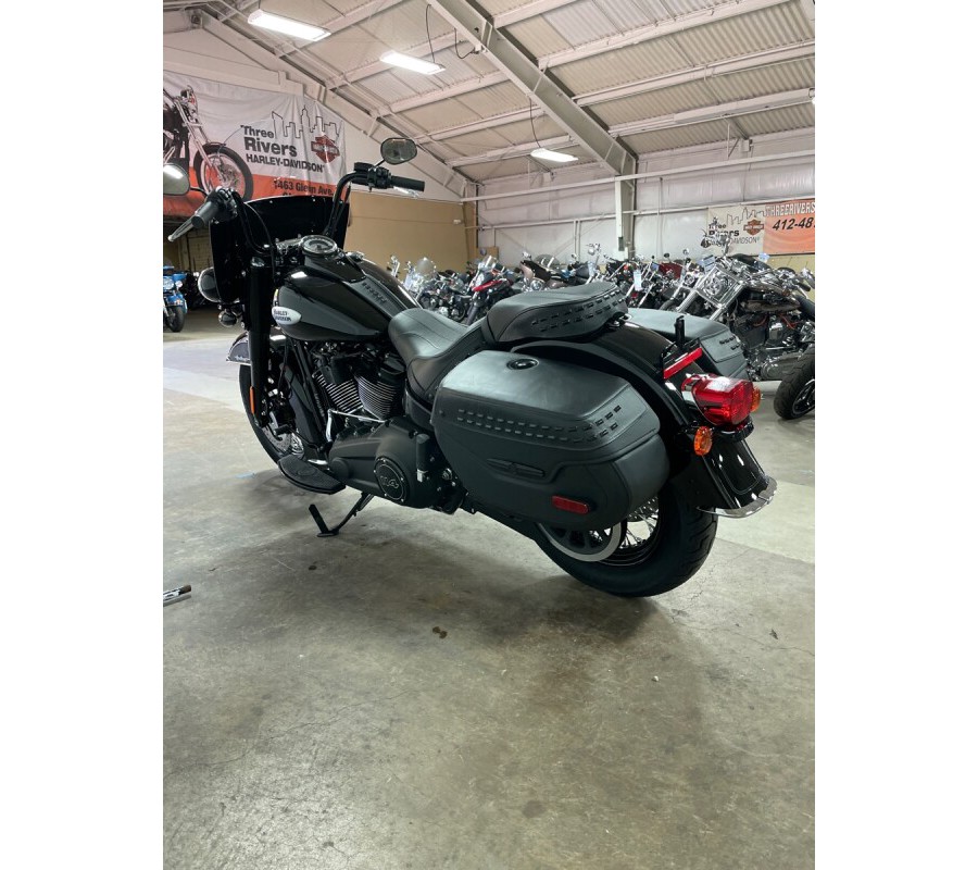 2023 Harley-Davidson® Heritage Classic Vivid Black