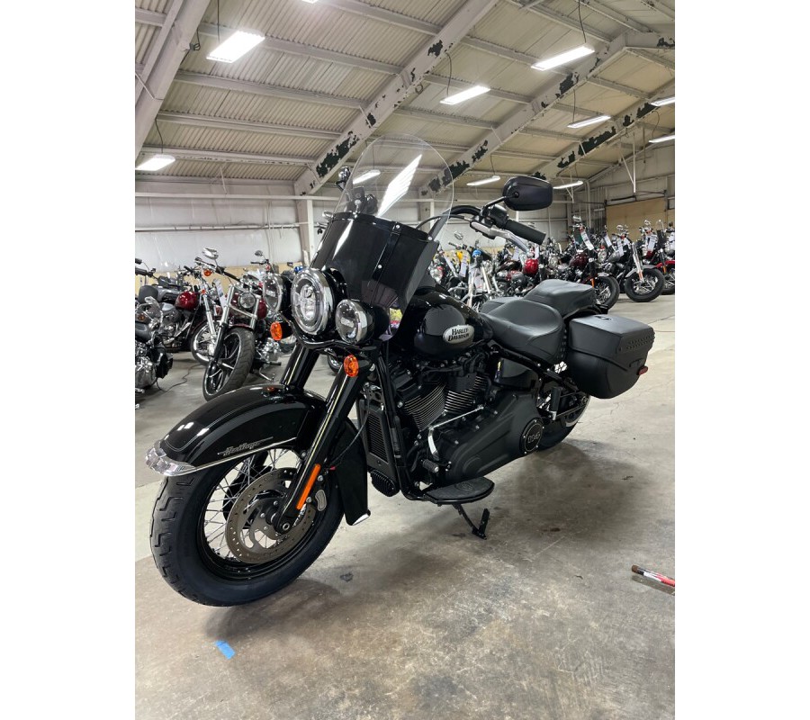 2023 Harley-Davidson® Heritage Classic Vivid Black