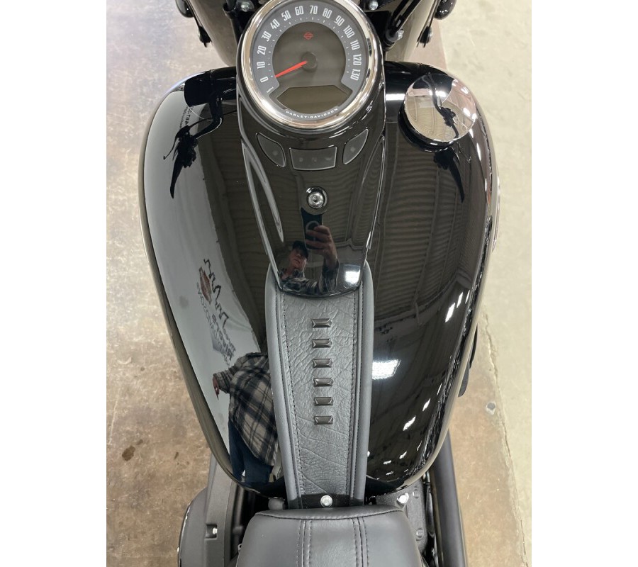 2023 Harley-Davidson® Heritage Classic Vivid Black