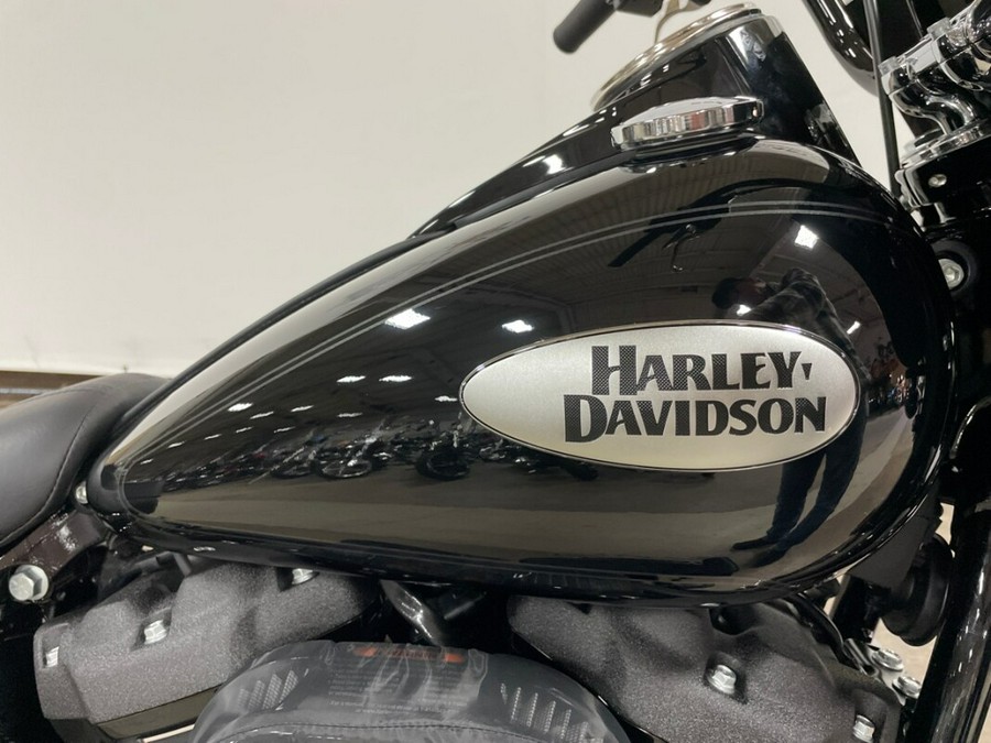 2023 Harley-Davidson® Heritage Classic Vivid Black