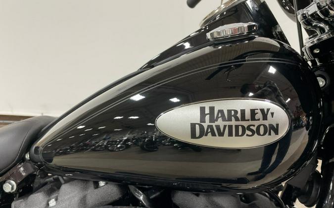 2023 Harley-Davidson® Heritage Classic Vivid Black