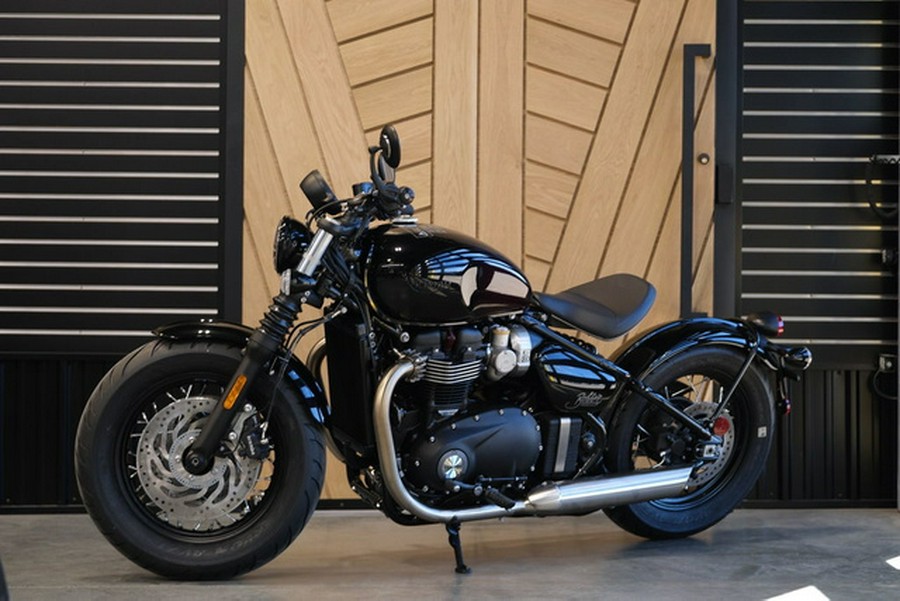 2024 Triumph Bonneville Bobber Stealth Edition PHANTOM PURPLESILVER PURPLE