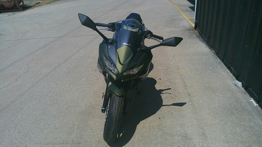 2024 Kawasaki Ninja 650 Metallic Covert Green/Metallic Spark Bl